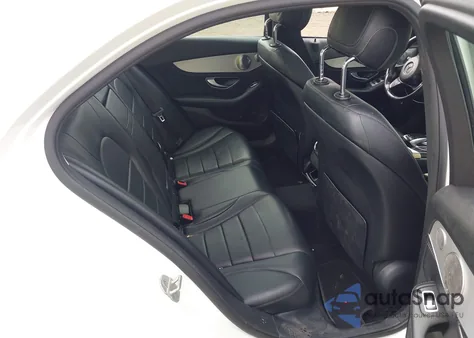 2015 Mercedes-Benz C 300 4Matic из США, поврежденный, VIN 55SWF4KB6FU023774